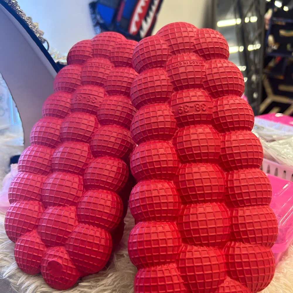 Red bubble slides - Picture 3 of 3